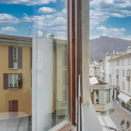 Garibaldi's Balcony By Rent * Côme