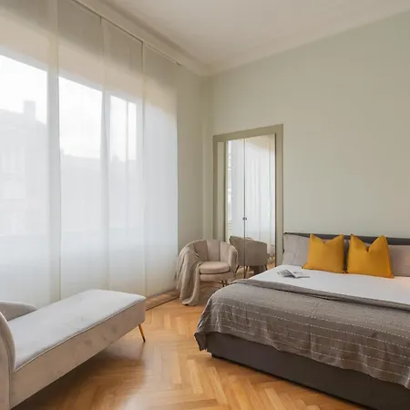 Garibaldi's Balcony By Rent * Como