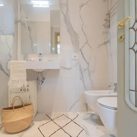 Garibaldi's Balcony By Rent * 科莫