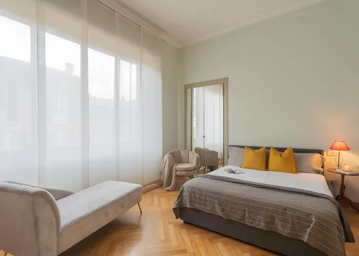 Garibaldi's Balcony By Rent * Como
