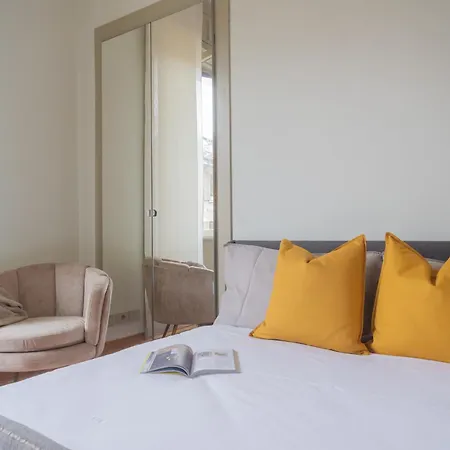 Daire Garibaldi's Balcony By Rent Como