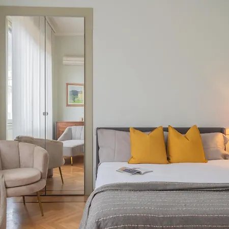 Garibaldi's Balcony By Rent Como